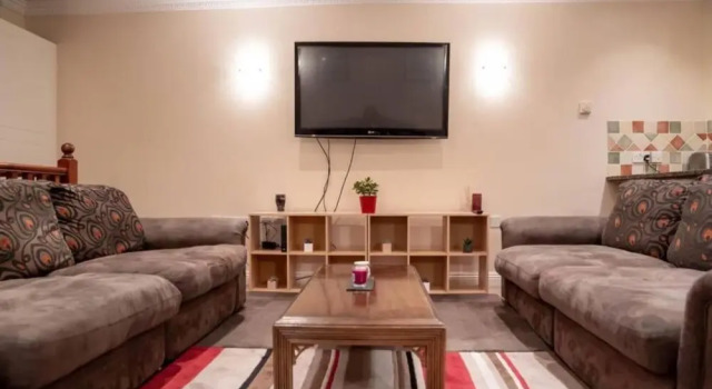 3-bed Apartment 5 Mins Walk to Boscombe Beach