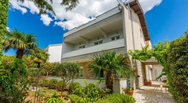 Apartments Dolloree