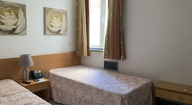 WEAA Hotel, Rezervovat Hotel Hotely v Oeste s parkováním, Parkování