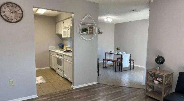 The Cottage by Mall of Louisiana, Baton Rouge