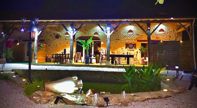La biche au bois, Rezervasyon Misafirhane Montcléra otoparklı oteller, Otopark
