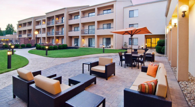 Двухместный номер Standard с видом на внутренний двор Courtyard by Marriott Huntsville University Drive