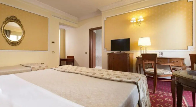 Трёхместный номер Grand Hotel Vanvitelli