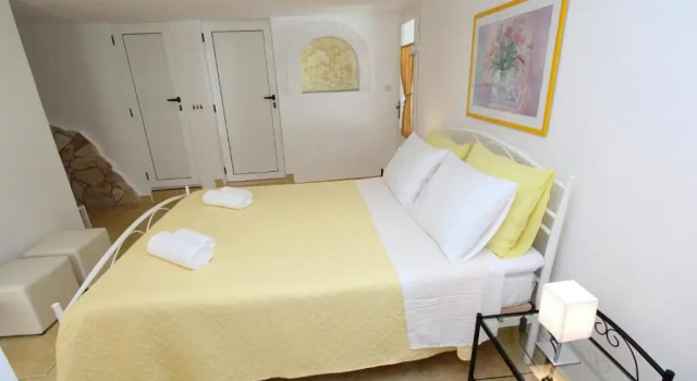 Студия Apartments Knezović