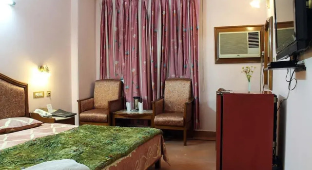 Hotel Park View, Забронировать Отель Отели Нью-Дели с парковкой, рядом с Delhi Sarai Rohilla Railway Station, Парковка