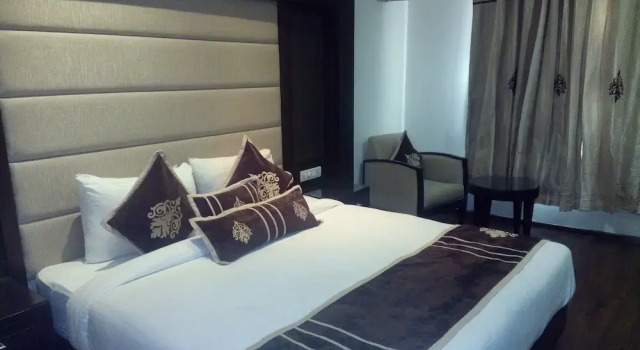 Clarks Inn Suites, Забронировать Отель Отели Нью-Дели с парковкой, Парковка
