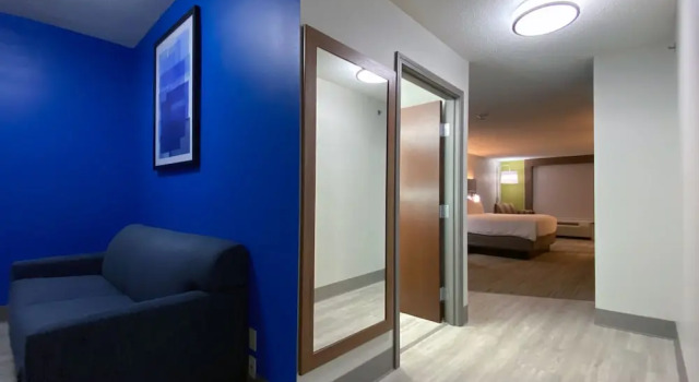 Люкс c 1 комнатой Holiday Inn Express & Suites Somerset Central by IHG