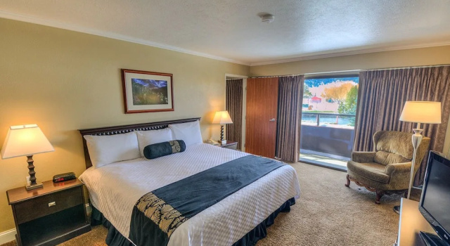 Одноместный люкс Deluxe Fairmont Hot Springs Resort