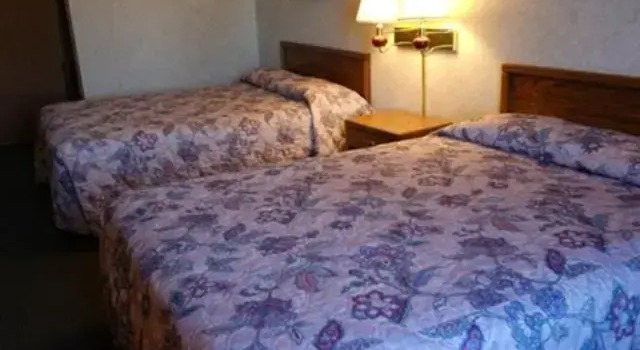 Четырёхместный номер Standard State Line Inn