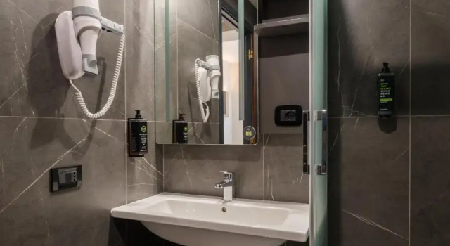 Трёхместный номер Standard B&B Hotel Faenza