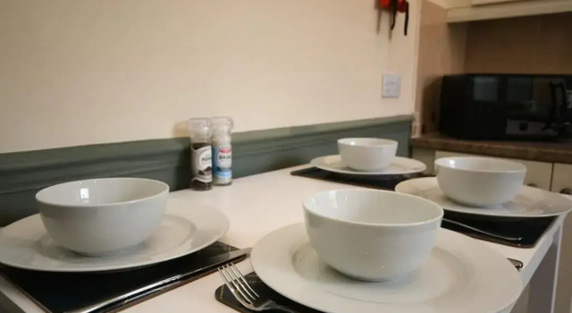 Cottage Style 3 bedroom House - Close to City centre & The Peaks, Забронировать Дом для отпуска Коттеджи Честерфилда, рядом с St Mary &amp; All Saints Church, Коттедж