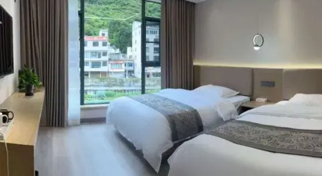 Kangding Luxiang Suisu Homestay (Qingge Square)