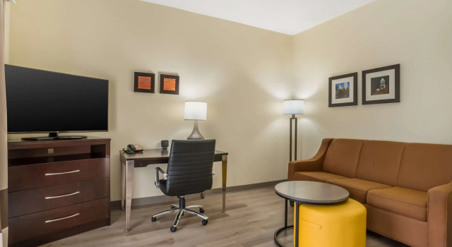 Comfort Inn & Suites Cornelius, Book Hotel Cornelius North Carolina
