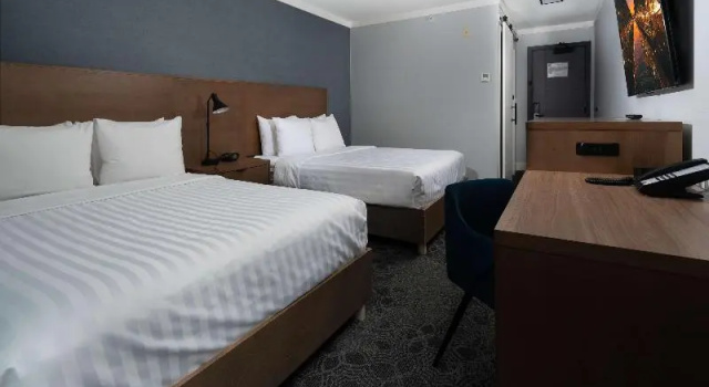 Четырёхместный номер Standard Prestige Kamloops Hotel, WorldHotels Crafted