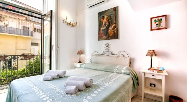 Upscale Central Amalfi Apartment In 19th-century Building, Забронировать Апартаменты/квартира Отели Амальфи с парковкой, рядом с Amalfi Bus Station, Парковка