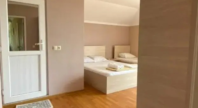 Guest House Lazuri, Book Guesthouse Sarpi 