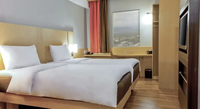 Superior Zimmer Ibis Padang