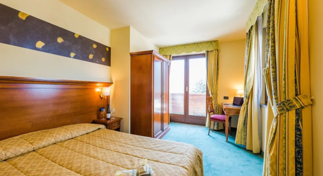 Трёхместный номер Standard с балконом Hotel Au Soleil