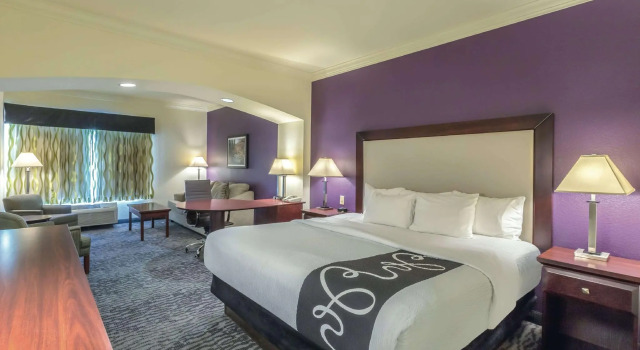 Двухместный номер Executive La Quinta Inn & Suites by Wyndham Loveland Estes Park