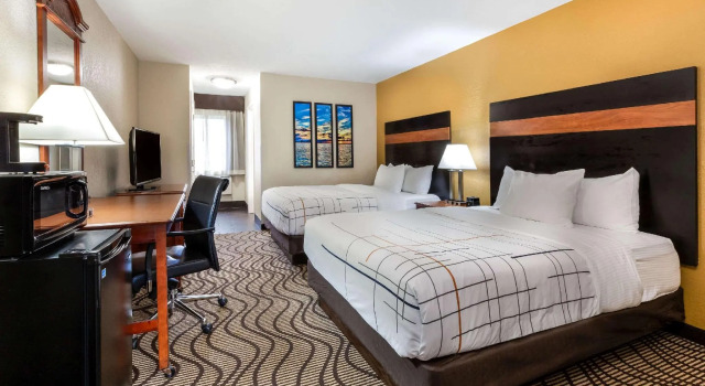 Четырёхместный номер Deluxe La Quinta Inn by Wyndham Sandusky near Cedar Point