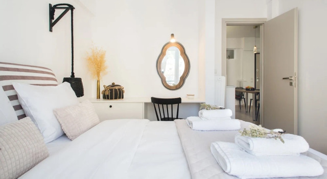 Modern Bohemian Style Sun-Splashed Loft, Забронировать Апартаменты/квартира Неос-Космос Афины, рядом с Tower of the Winds