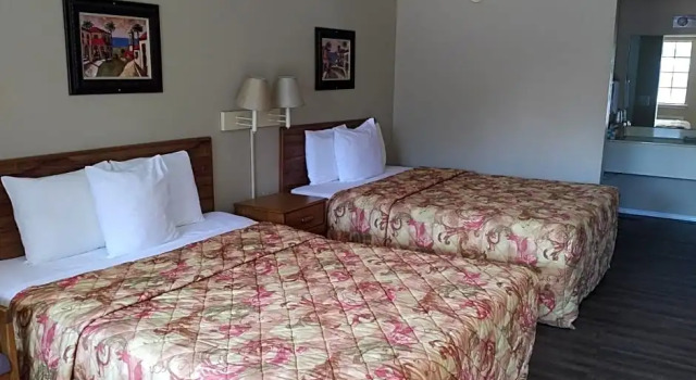 Номер Deluxe Ozark Swiss Inn