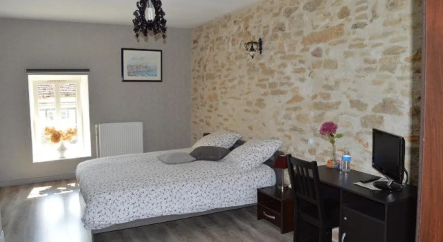Les Chambres dEponine, Book Hotel Saints-Geosmes Haute-Marne