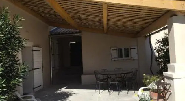 B&B - Le Vieux Figuier, Book Bed and Breakfast Hoteller i Rhône-Alps med parkering, Parkering