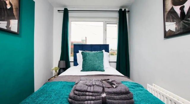 Sleek and Stylish 3 Bed House - Great Location, Забронировать Отель Болтон Большой Манчестер, рядом с Театр Octagon