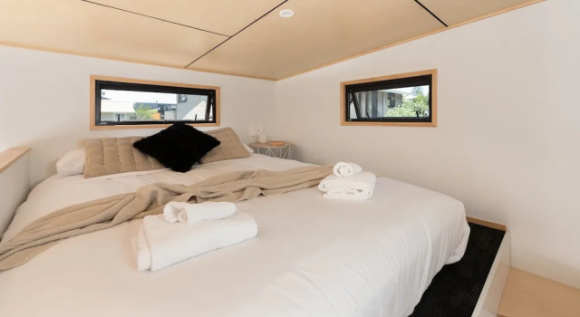 Toodle's Cozy Loft Hideaway, Rezerwuj Hotel Hotele w Auckland Region z parkingiem, Parking