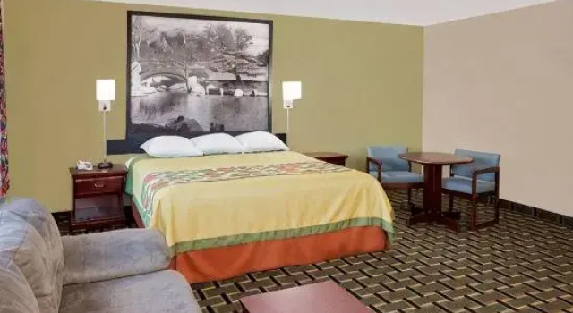 Люкс Econo Lodge Canton North