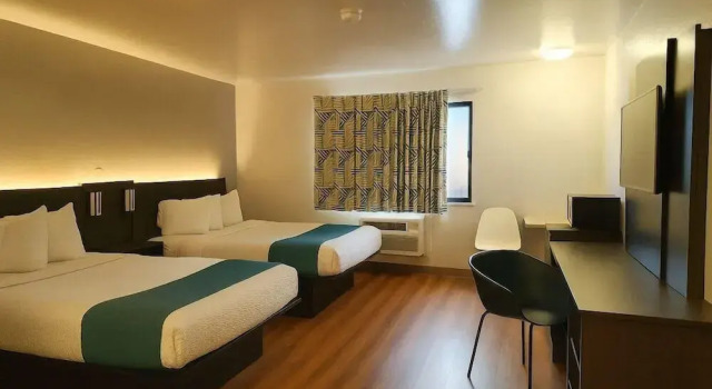 Четырёхместный номер Premium Motel 6 Duluth, MN