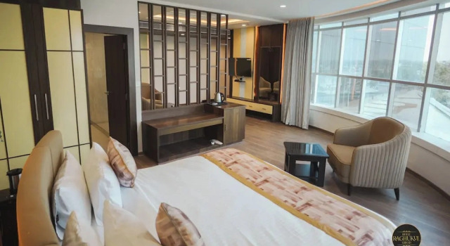 Raghukul Grand near DAV PG College, Забронировать Отель Азамгарх штат Уттар-Прадеш