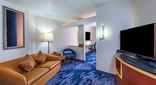 Двухместный люкс c 1 комнатой Fairfield Inn & Suites Tulsa Downtown Arts District
