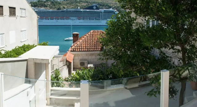 Студия Zara Apartments