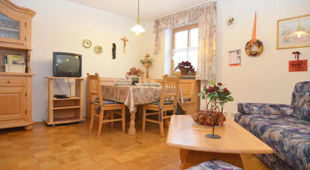 Unique Holiday Home, Ideal As Group Accomodation, with Lounge, a Spacious Garden, Sauna And Terrace, Varaa Hotelli Hotellit Baijeri pysäköinnillä, Pysäköinti