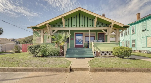 Коттедж Central Galveston Home < 1 Mi to Beach!