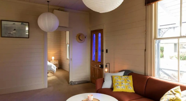 Iona Cottage - Akaroa Holiday Home