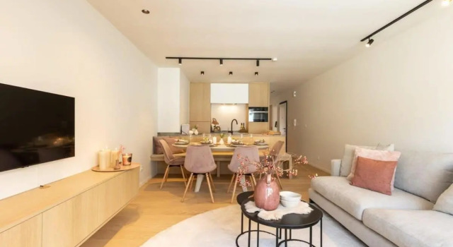 Stunning fully renovated apartment in the shopping street of Knokke with 1 parking, Prenota Appartamento Hotel a Flanders con parcheggio, Parcheggio