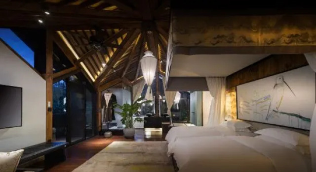 Люкс с балконом Dali Mutian Yangshan Hotel