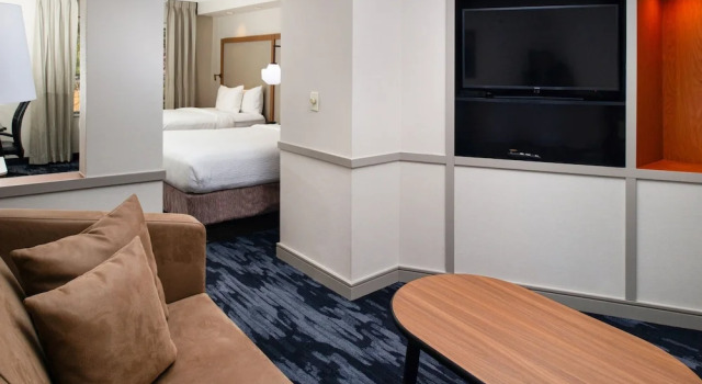 Люкс Fairfield Inn & Suites Greensboro Wendover