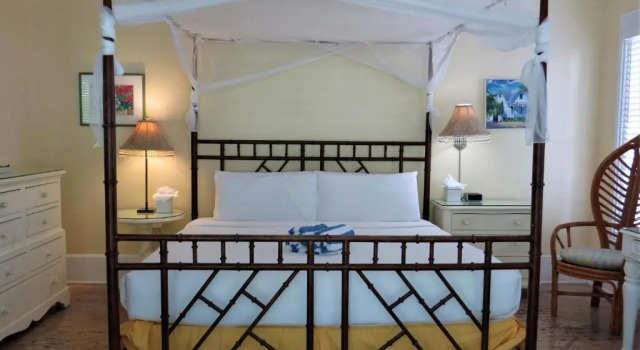 Люкс с видом на бассейн Ambrosia Key West