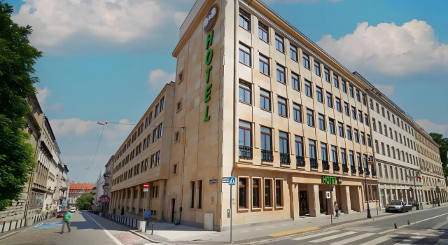 B&B Hotel Poznań Old Town, Забронировать Отель «постель и завтрак» Отели Познани с парковкой, рядом с Jesuit Collegium, Парковка