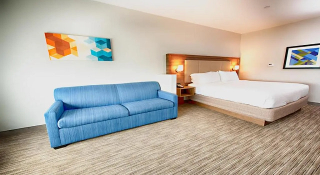 Люкс Holiday Inn Express & Suites Houston Southwest Galleria Area by IHG