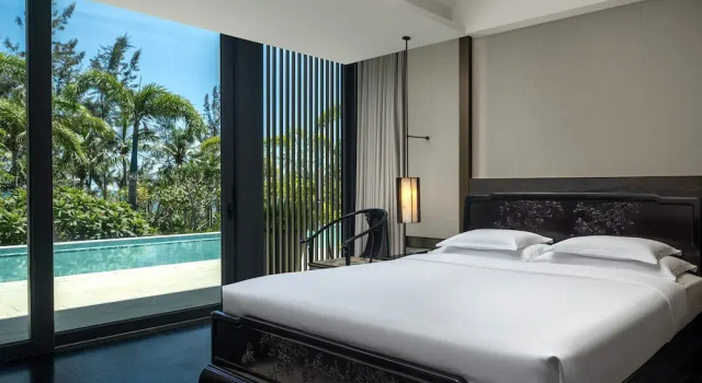 Номер Standard с 3 комнатами с балконом Kimpton Aqeos Hainan by IHG