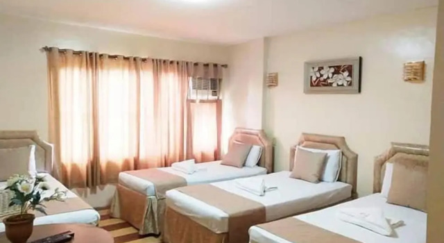 Четырёхместный семейный номер Standard Splash Mountain Resort Hotel