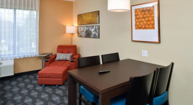 Четырёхместная студия TownePlace Suites by Marriott Detroit Belleville