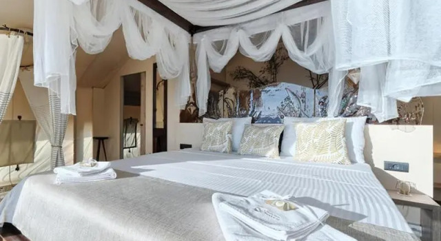 Golden Haven Luxe Glamp Resort, Rezervovat Lázně / Resort Jezera 