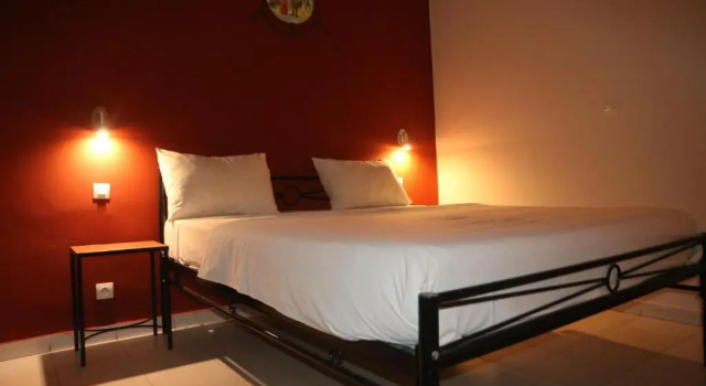 Hotel L'Hacienda, Rezervovat Hotel Hotely v Thiès s parkováním, Parkování