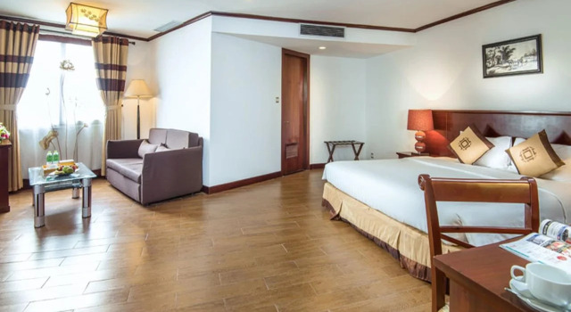 May De Ville Corner Hotel